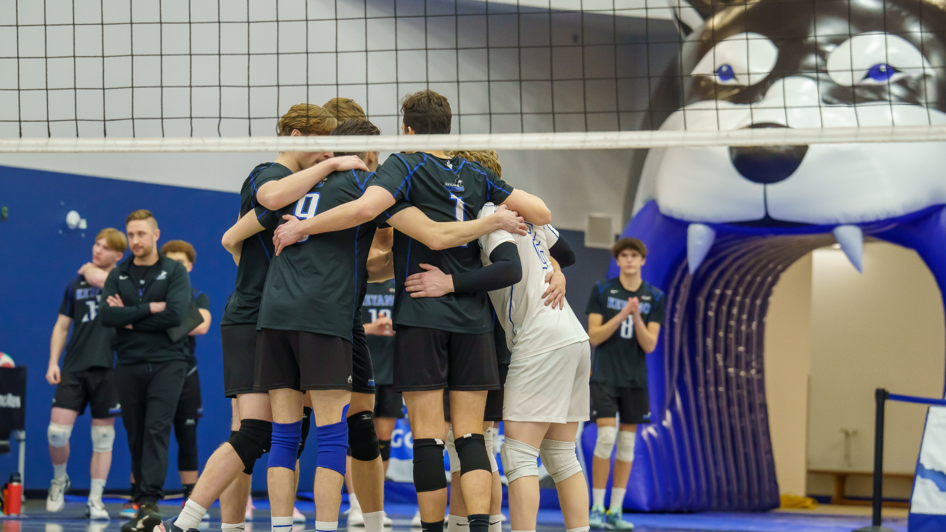 Men's Volleyball Huskies clinch first in ACAC North, perfect home record with wins over Trojans, Broncos